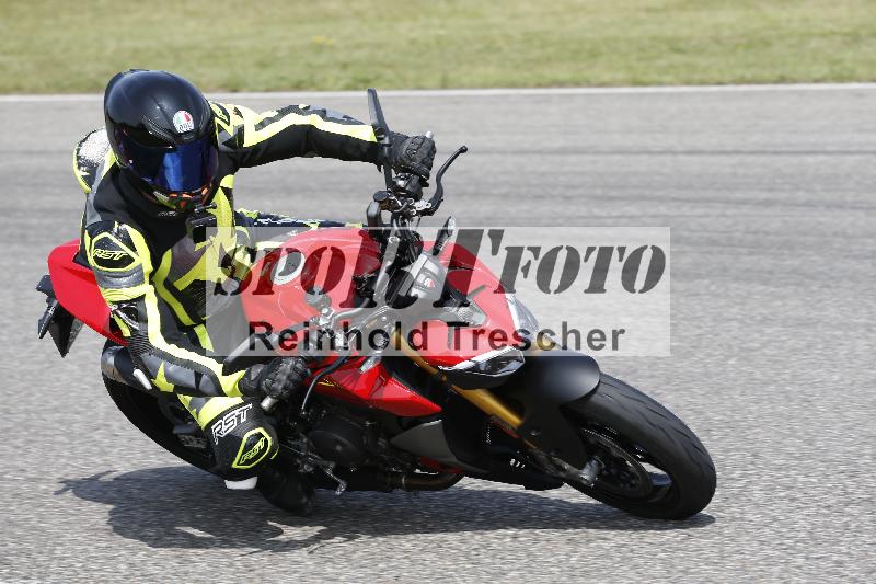 /27 12.06.2025 Ducati Schweiz Trackday Warmup  ADR/blau-bleu/ohne